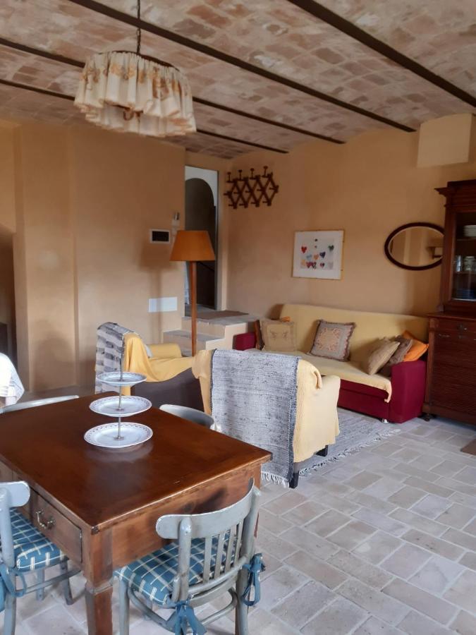 Borgo Cardaneto Bed and Breakfast Montone  Exteriör bild