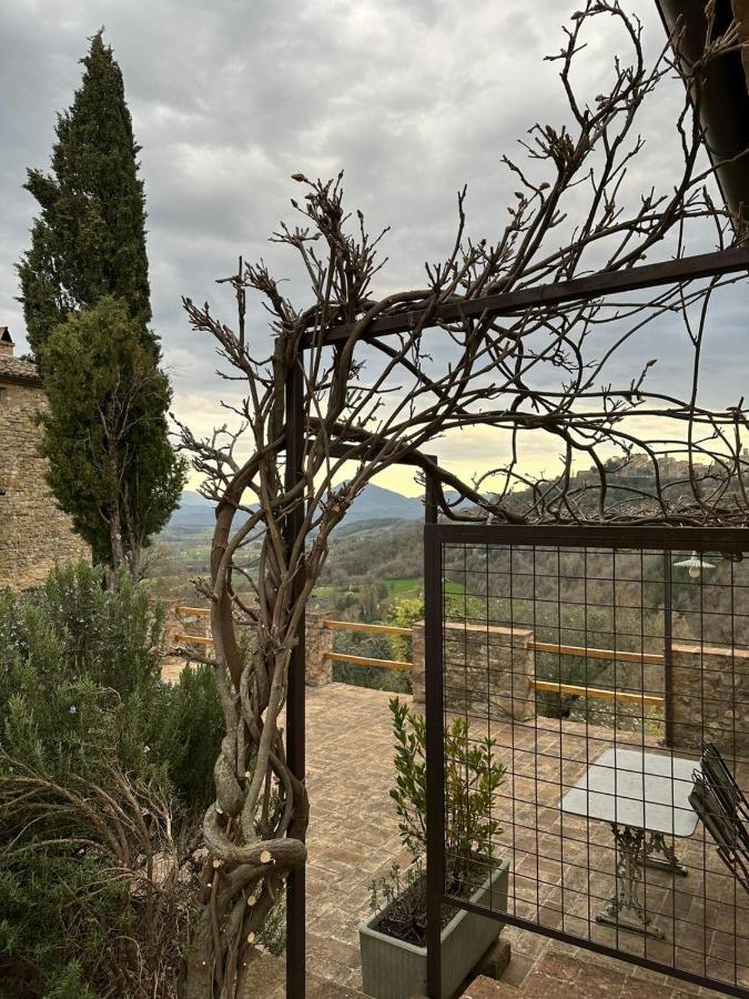 Borgo Cardaneto Bed and Breakfast Montone  Exteriör bild