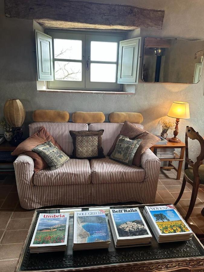 Borgo Cardaneto Bed and Breakfast Montone  Exteriör bild