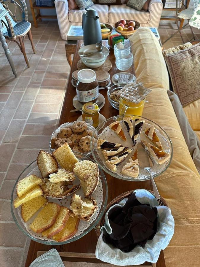 Borgo Cardaneto Bed and Breakfast Montone  Exteriör bild