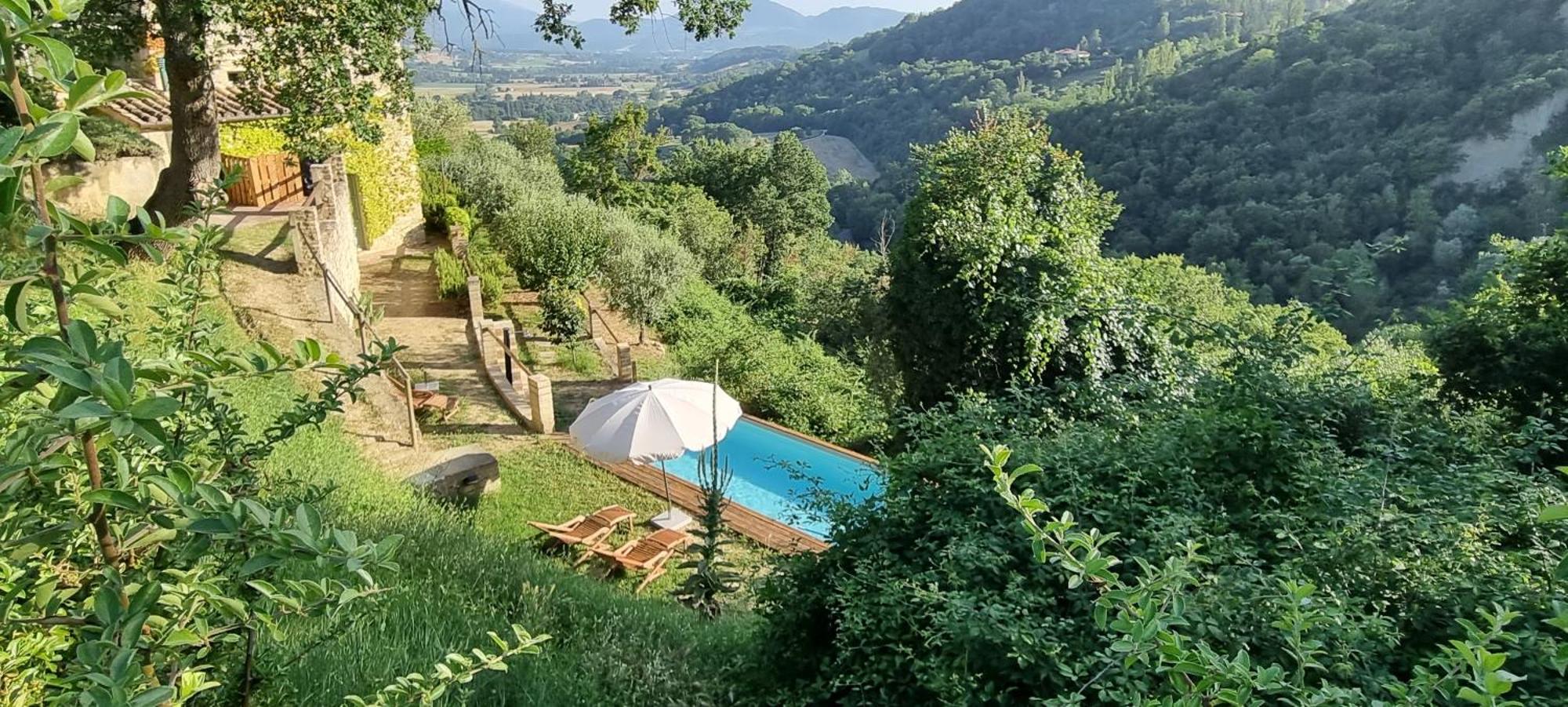 Borgo Cardaneto Bed and Breakfast Montone  Exteriör bild
